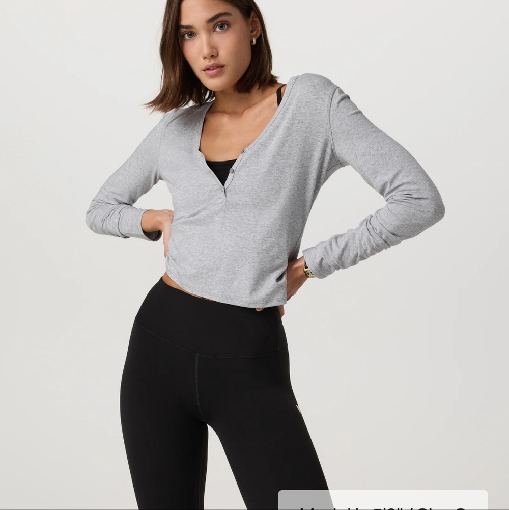 Vuori Long Sleeve Tuvalu Henley Size Medium - Picture 2 of 5